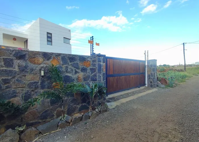 Spacious 4 Bed Villa With Bbq, Pool & Parking Grand Baie