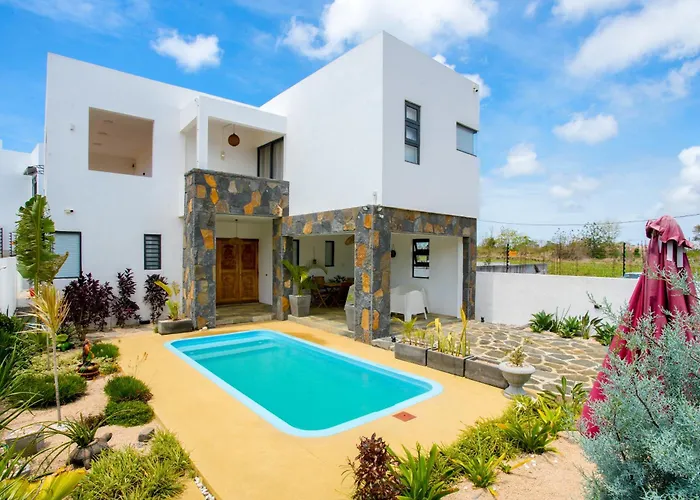 Spacious 4 Bed Villa With Bbq, Pool & Parking Grand Baie