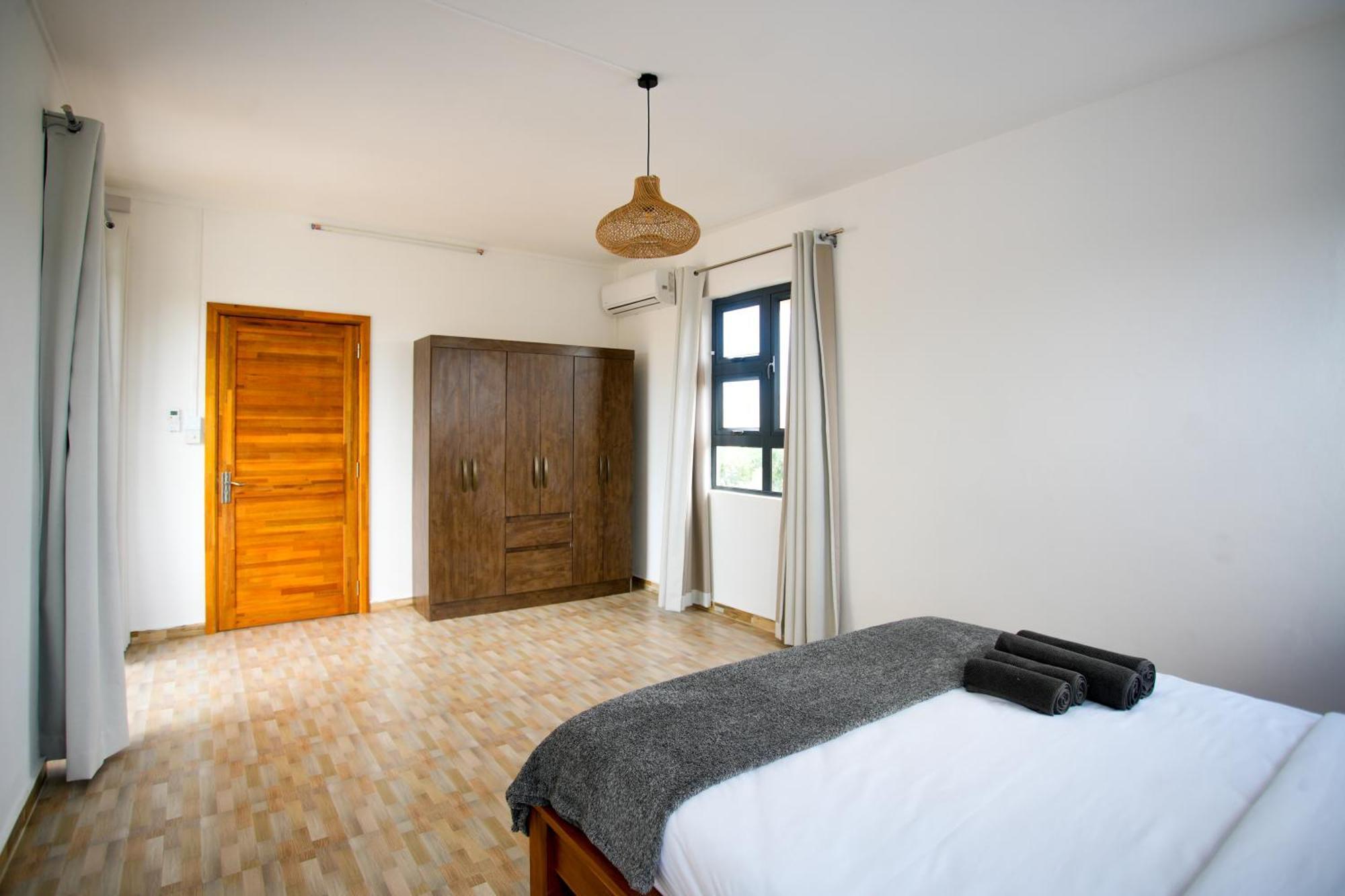 Spacious 4 Bed With Bbq, Pool & Parking Villa