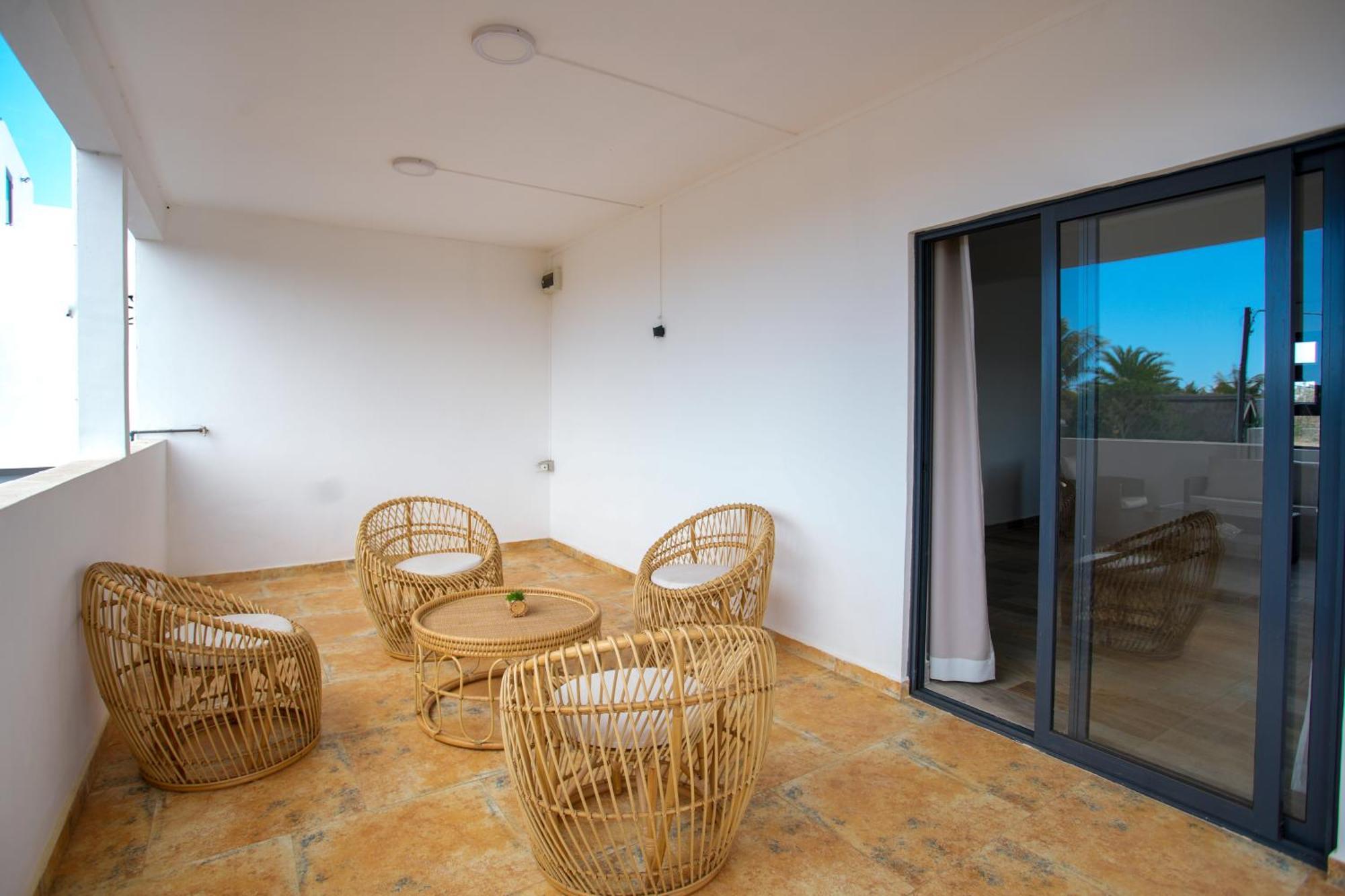 Villa Spacious 4 Bed With Bbq, Pool & Parking