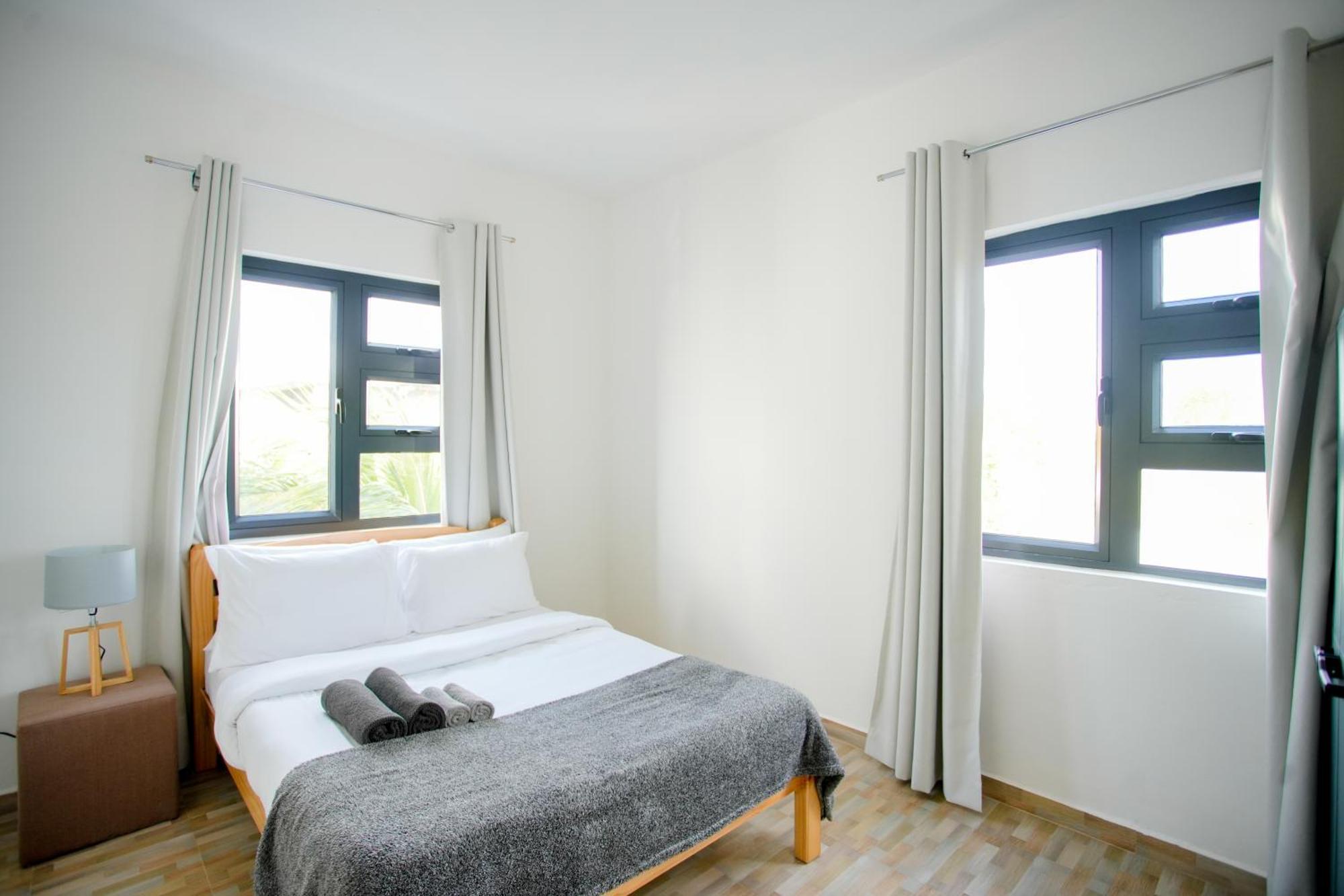 Spacious 4 Bed With Bbq, Pool & Parking Villa *