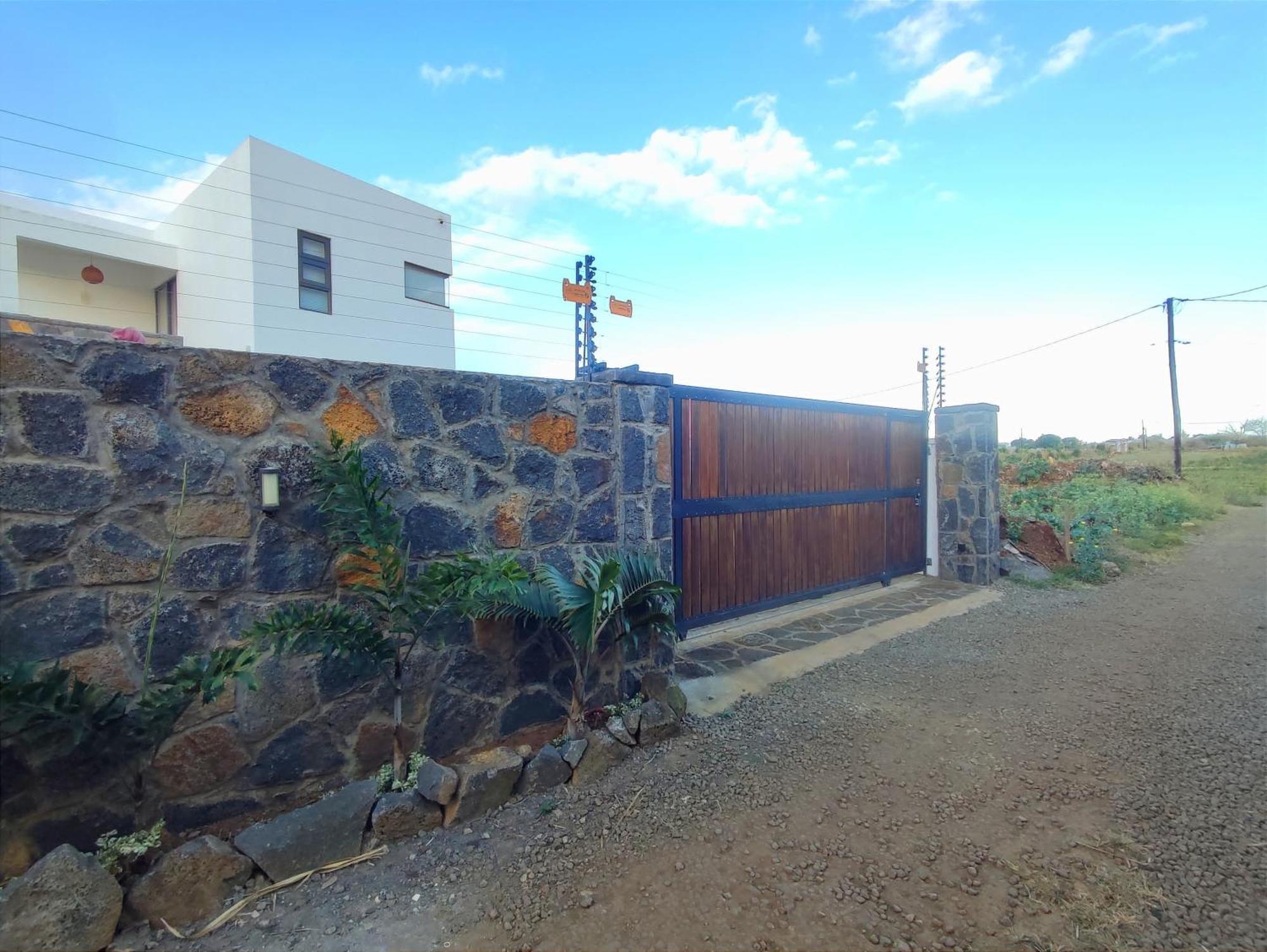 Spacious 4 Bed With Bbq, Pool & Parking Villa *